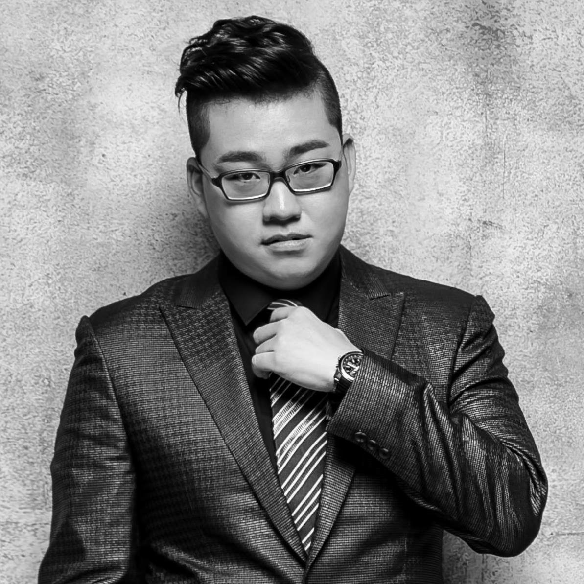 「Joeman」單膝下跪求婚「咪妃」：當我下半輩子的固定班底　拍婚紗照疑好事將近？