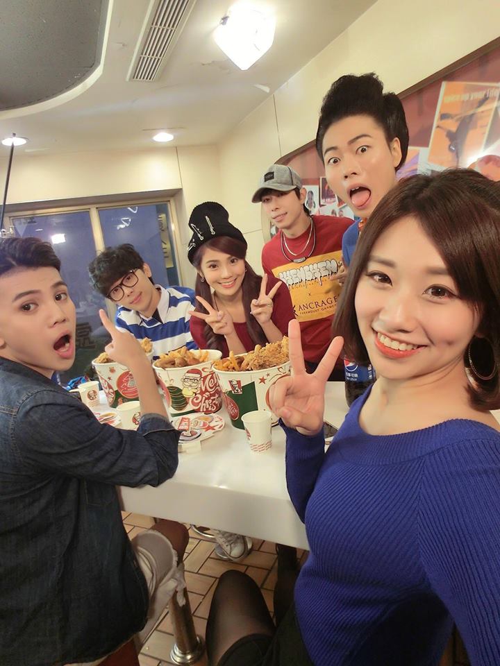 反骨甜心大方公開成網紅前職業!母胎美人「焦凡凡」五年前長髮飄逸脫俗萌樣出土