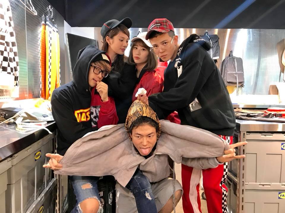 反骨甜心大方公開成網紅前職業!母胎美人「焦凡凡」五年前長髮飄逸脫俗萌樣出土