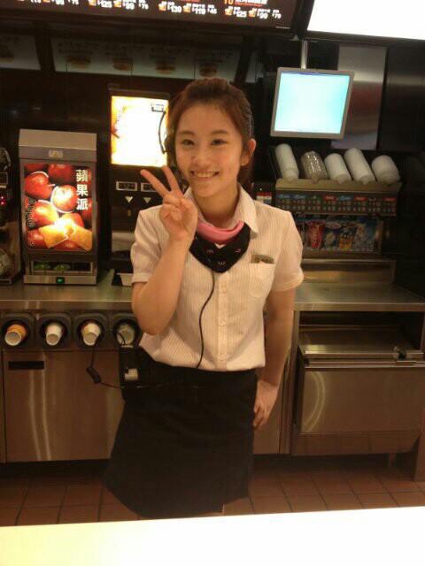 反骨甜心大方公開成網紅前職業!母胎美人「焦凡凡」五年前長髮飄逸脫俗萌樣出土