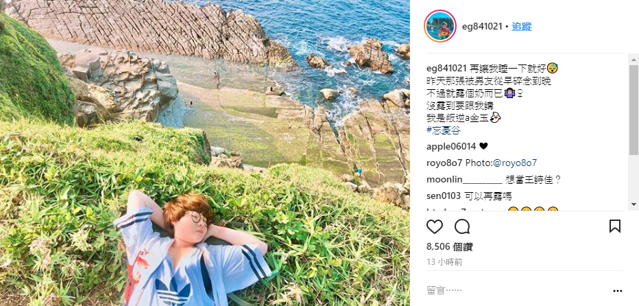 棉花糖網紅「金玉」低身大展「超有料」事業線玩水！女友碎念怒留言：你給我注意！