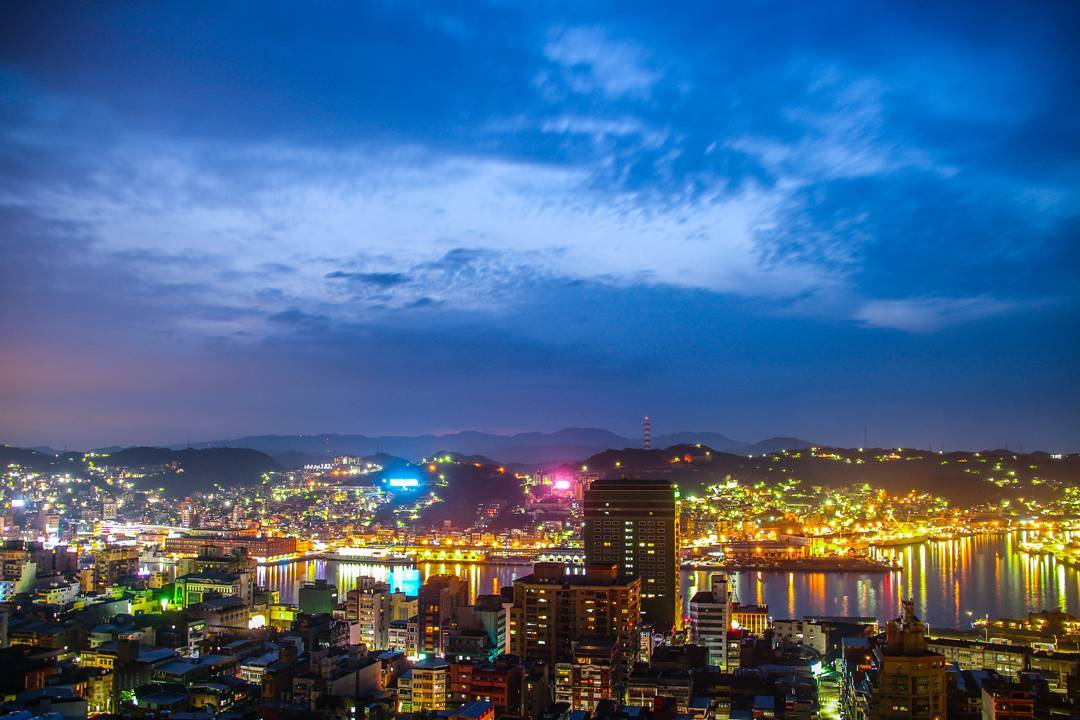 低頭就有一閃一閃亮晶晶！全台熱門夜景景點大特搜　浪漫到被求婚也不意外