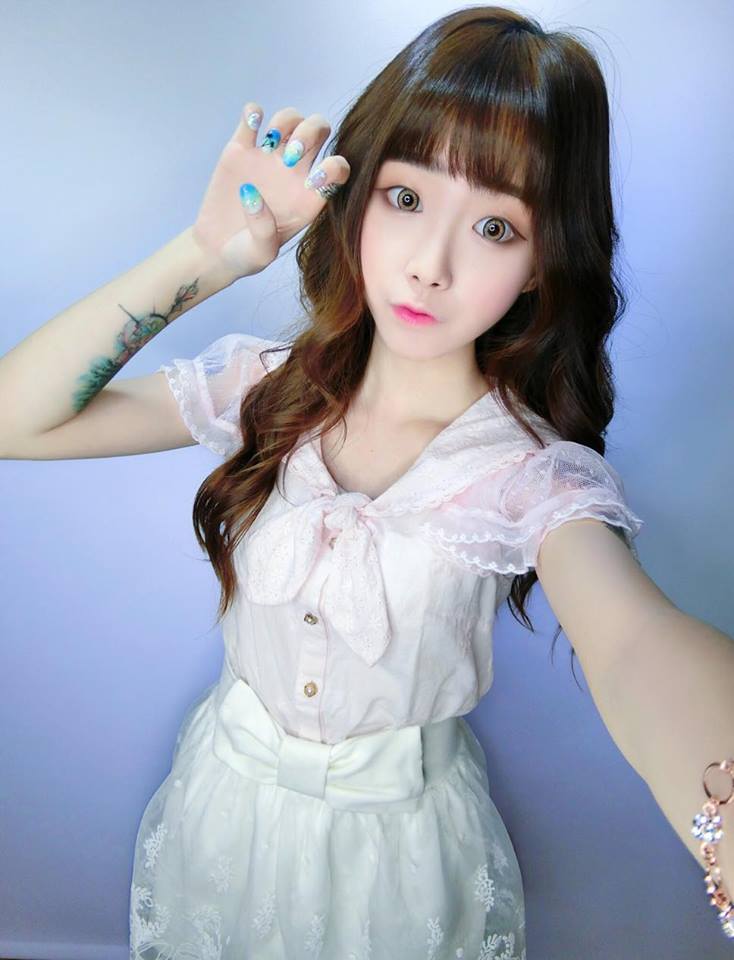 戴放大片被罵還遭酸像蛇精！直播主「白紀亞」IG爆氣澄清：再聲明我沒有整過型，微整都沒有！