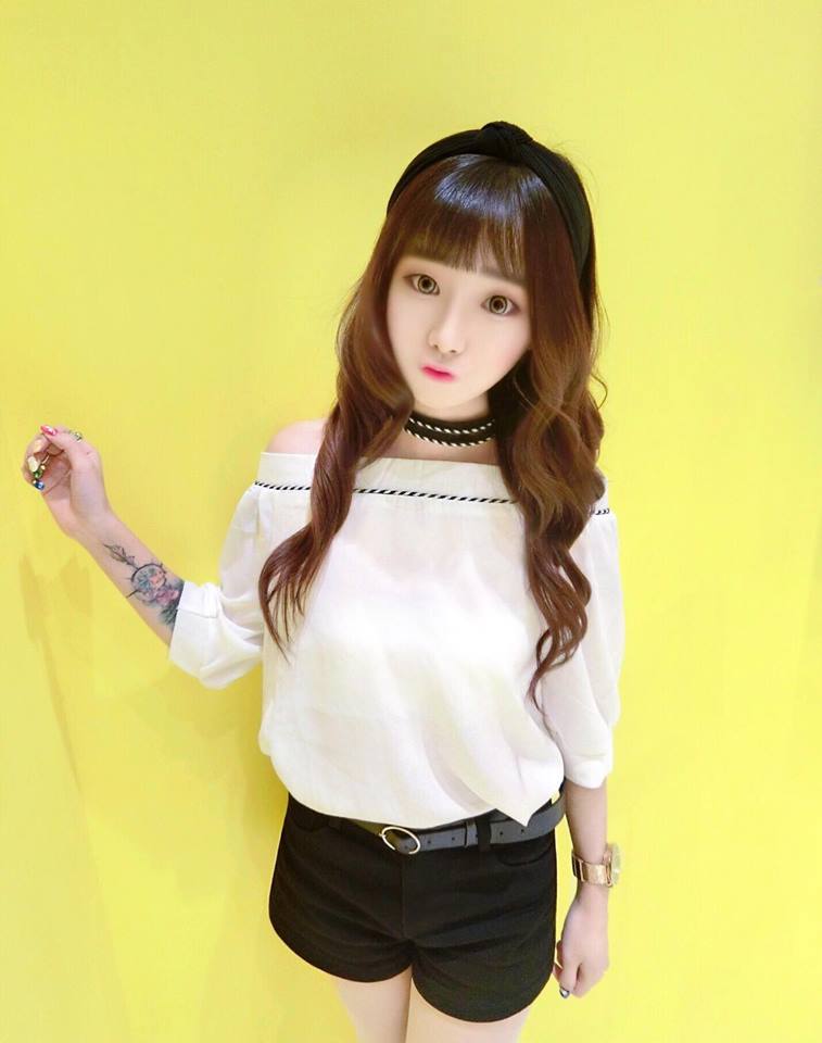 戴放大片被罵還遭酸像蛇精！直播主「白紀亞」IG爆氣澄清：再聲明我沒有整過型，微整都沒有！