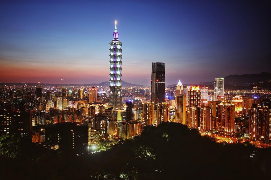 低頭就有一閃一閃亮晶晶！全台熱門夜景景點大特搜　浪漫到被求婚也不意外