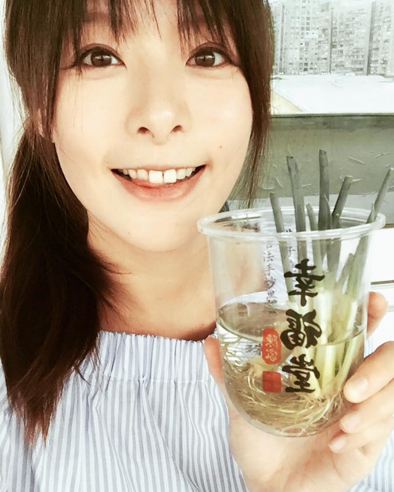 一度深陷憂鬱想輕生！甜美女星「李依瑾」自揭兒時瘡疤：險遭信任的鄰居性侵