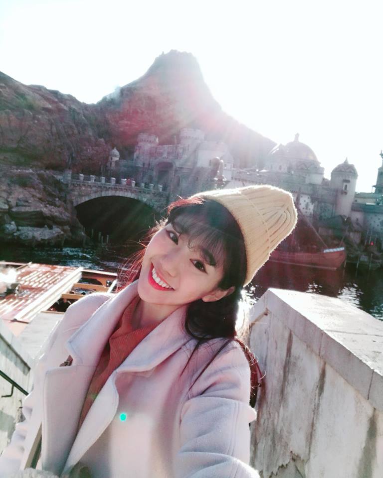 回歸初代黑、長、直中分女神造型!人氣女神「家寧」清純淡妝再掀討論:美到認不出