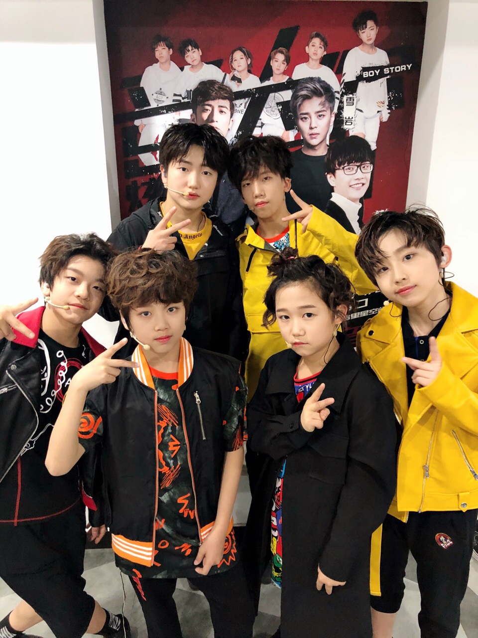 大勢女團「TWICE」還不夠！JYP再推「年紀最小男團」　平均「13歲」街頭演出引網友狂讚！