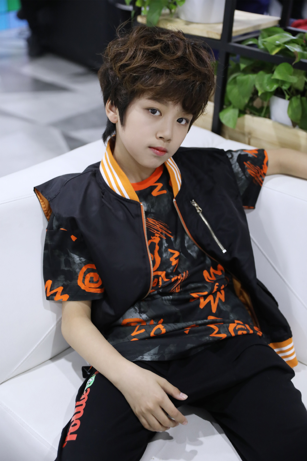 大勢女團「TWICE」還不夠！JYP再推「年紀最小男團」　平均「13歲」街頭演出引網友狂讚！