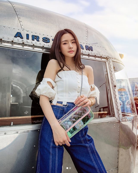 拍一張就被趕走!女星「陳語安」遭質疑「為拍美照」高速公路違規停車?火速出面澄清!