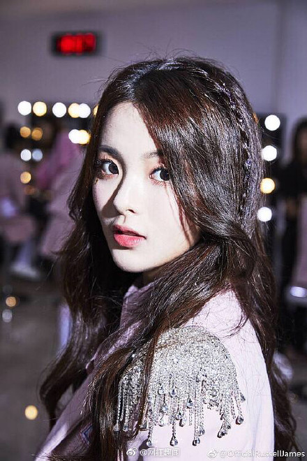 剛成團「火箭少女」就起內鬨?!主事者「楊超越」親上火線回應: 不該為小事破壞感情!