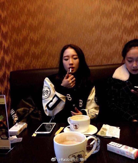 證實？！《火箭少女》人氣C位「孟美岐」初中同學出面爆料　見她確實「抽過菸」！