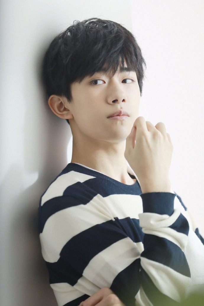 TFBOYS學霸「不開玩笑」！街舞男神「易烊千璽」高考拿下「雙科第一」，超狂成績單曝光！