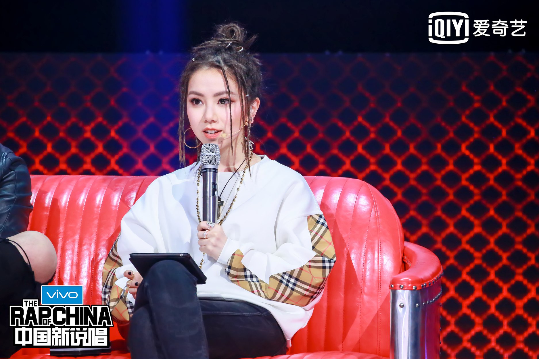 全都婊子的舞台?《新說唱》鄧紫棋用實力打臉 「陳冠希」,鐵肺「高音12押」讚爆全場!