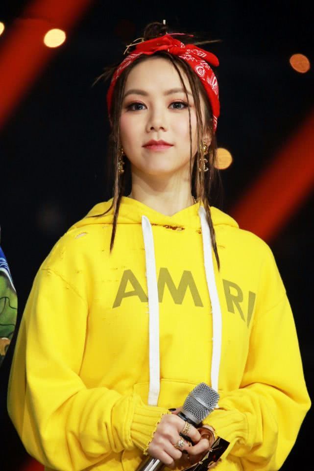 全都婊子的舞台?《新說唱》鄧紫棋用實力打臉 「陳冠希」,鐵肺「高音12押」讚爆全場!