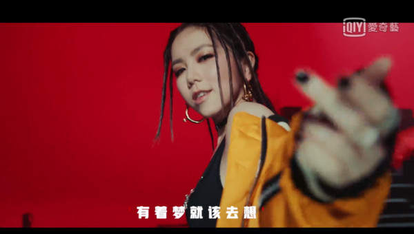 全都婊子的舞台?《新說唱》鄧紫棋用實力打臉 「陳冠希」,鐵肺「高音12押」讚爆全場!