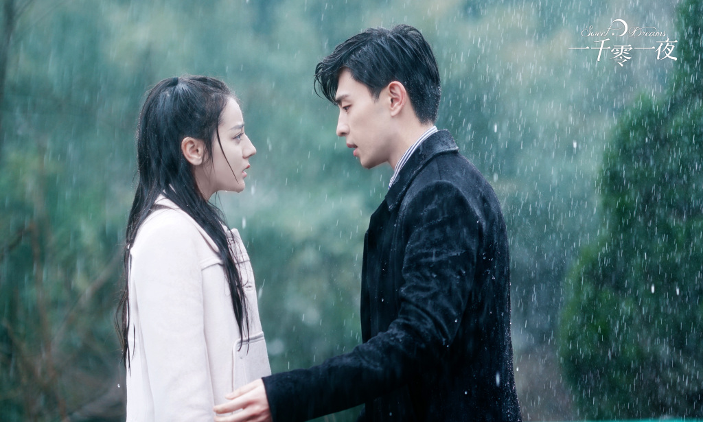 戲裡戲外火花不斷！「鄧倫」、「迪麗熱巴」電梯之吻引爆轟動，網跪求：在一起！