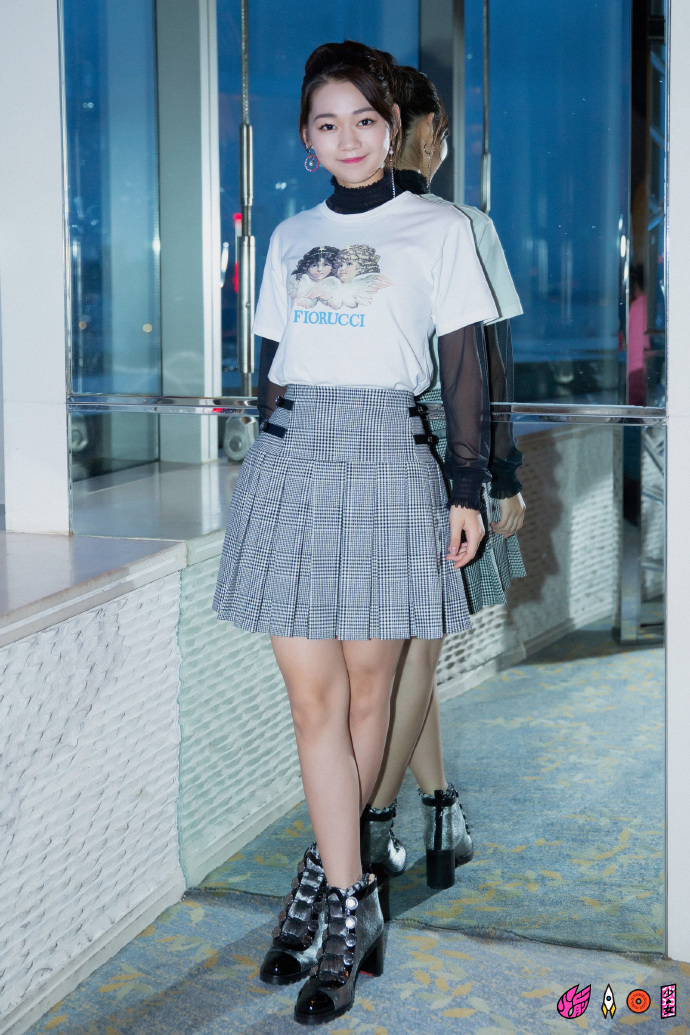 別得罪「造型師」！《火箭少女》最新形象照釋出，她的最「土」造型遭網點名！