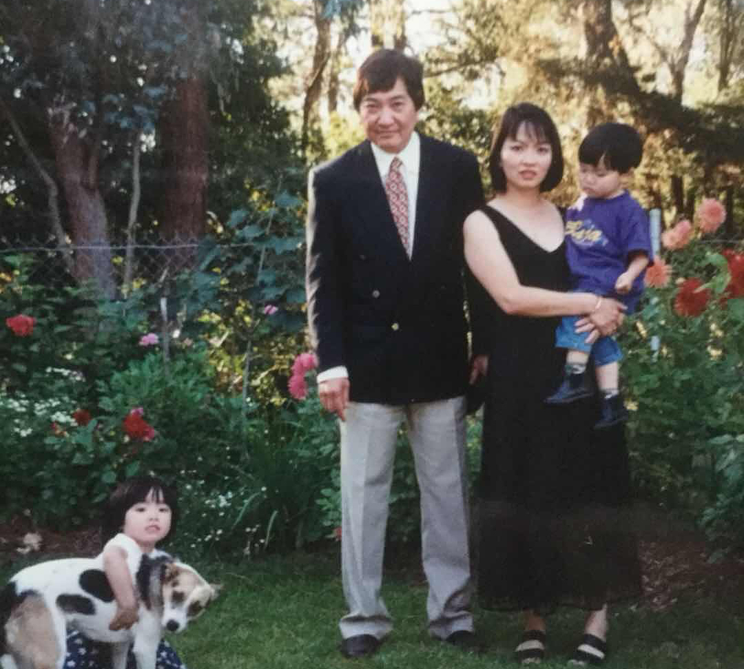 同模子刻出來的！「陳芳語」童年萌照、媽媽年輕舊照大放送　網驚：神基因 ！