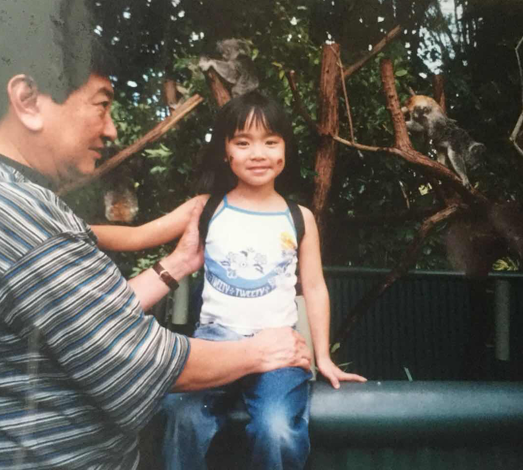 同模子刻出來的！「陳芳語」童年萌照、媽媽年輕舊照大放送　網驚：神基因 ！