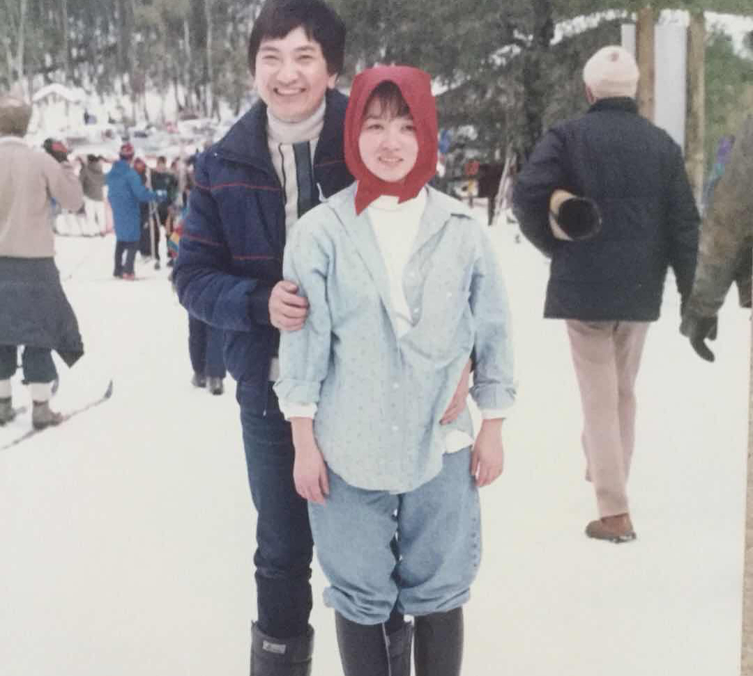 同模子刻出來的！「陳芳語」童年萌照、媽媽年輕舊照大放送　網驚：神基因 ！