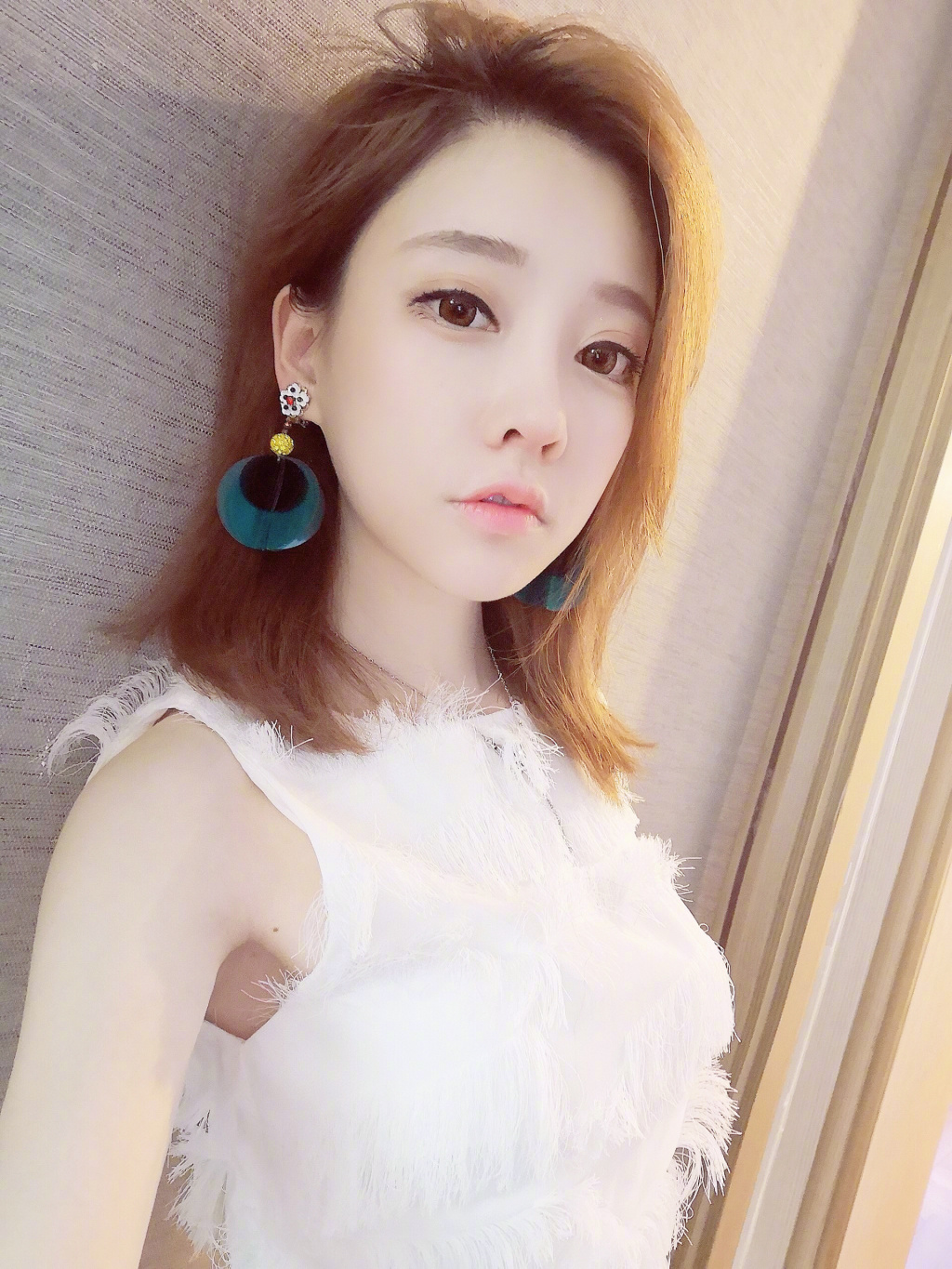 直播主「馮提莫」再爆黑料 香蕉娛樂創辦人「王思聰」洩床照直言：太差勁了！