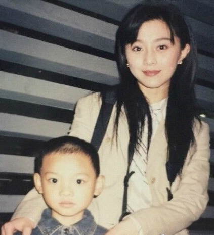 就是要《范冰冰》坐牢?!官方質疑「范丞丞」是「私生子」 竟要查驗「DNA」!