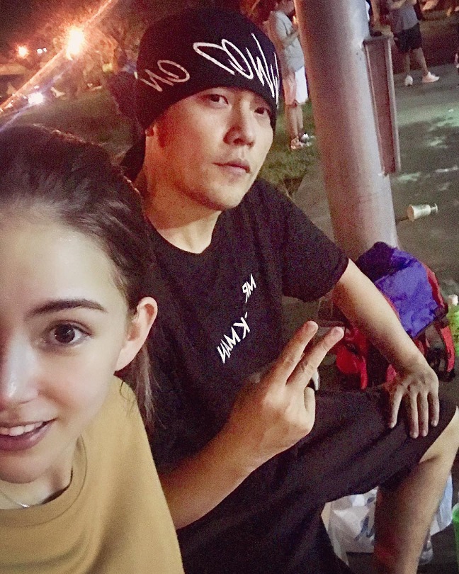 這尺度太扯!天王嫂「昆凌」金色比基尼僅遮「重點部位」 網虧:杰倫正在手刀奔來的路上