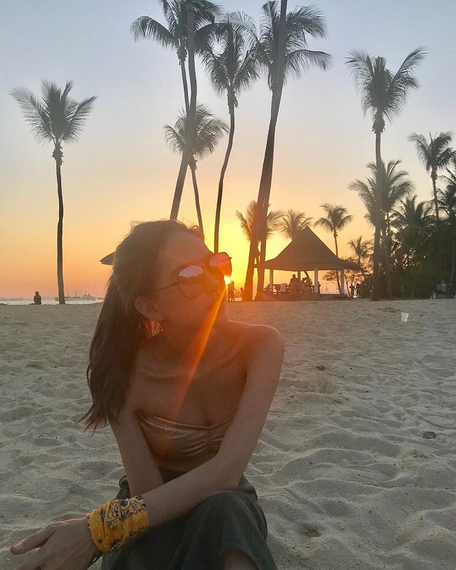 這尺度太扯!天王嫂「昆凌」金色比基尼僅遮「重點部位」 網虧:杰倫正在手刀奔來的路上