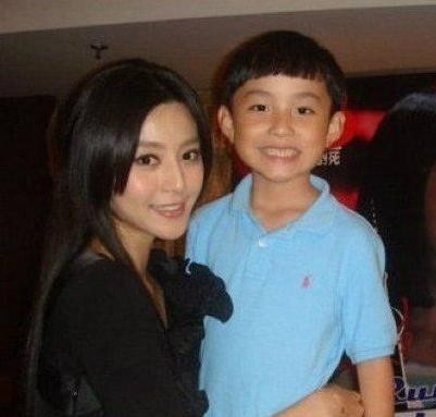 遭翻「范冰冰」私生子掀網熱議？！「范丞丞」方終出面證實了！