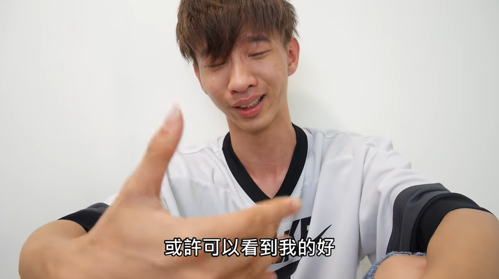 就只是想拍影片而已！「小玉」鏡頭前崩潰爆哭：為什麼每個人都要針對我？