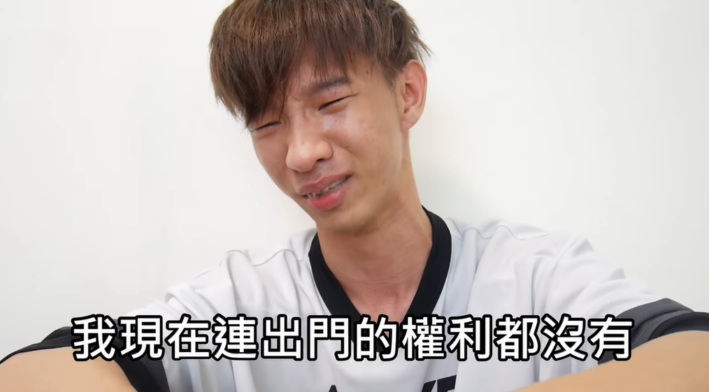 就只是想拍影片而已！「小玉」鏡頭前崩潰爆哭：為什麼每個人都要針對我？