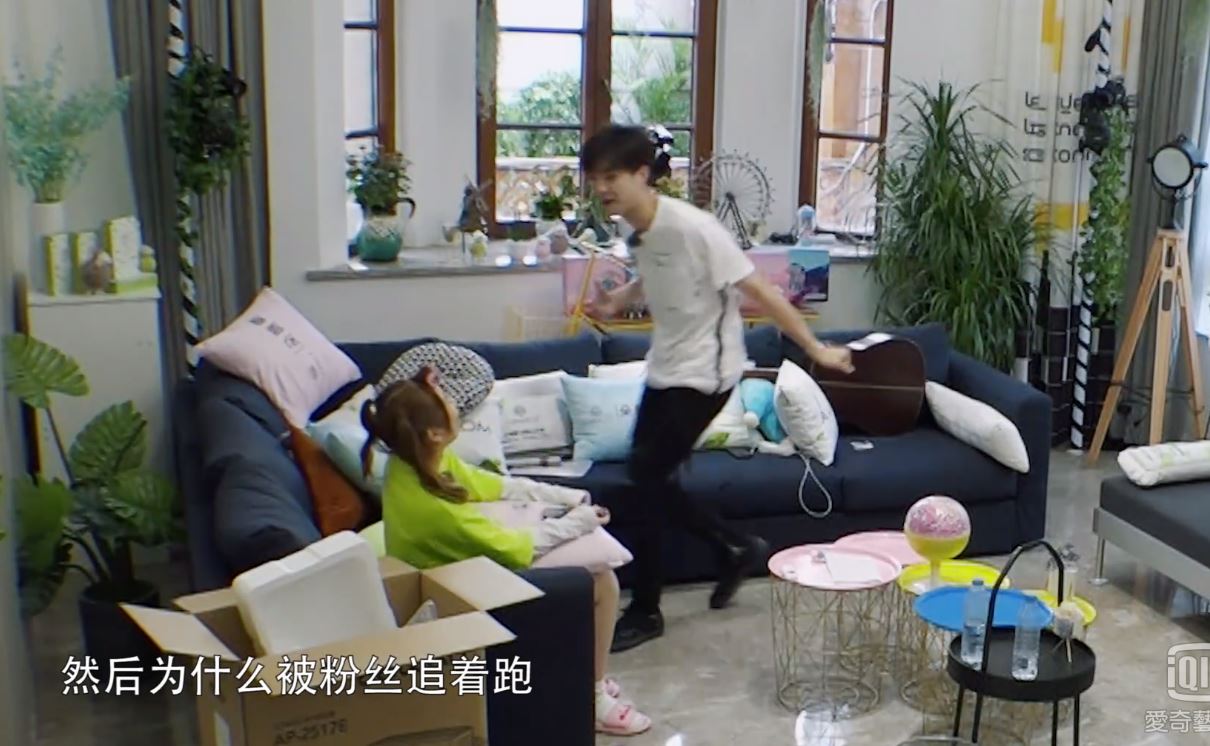 「陳立農、Sunnee」竟有段「超玄緣分」！隔空視訊「關係曝光」網笑噴！