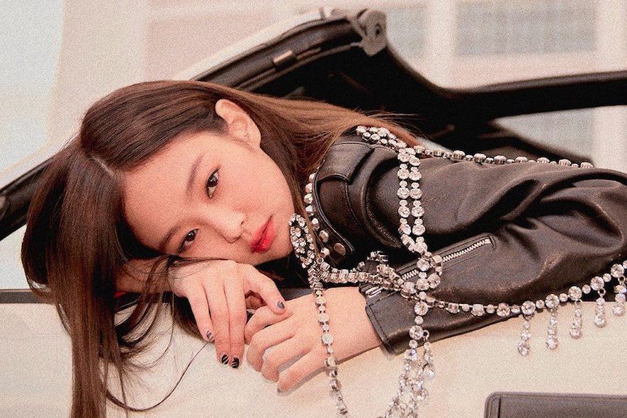 BLACKPINK「Jennie」新歌「衣服直接脫」！辣穿「史庫水」開腿畫面引網暴動！