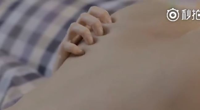 原來是老司機？！迪麗熱巴「激情片」曝光「銷魂表情」網嚇：說好的清純呢！