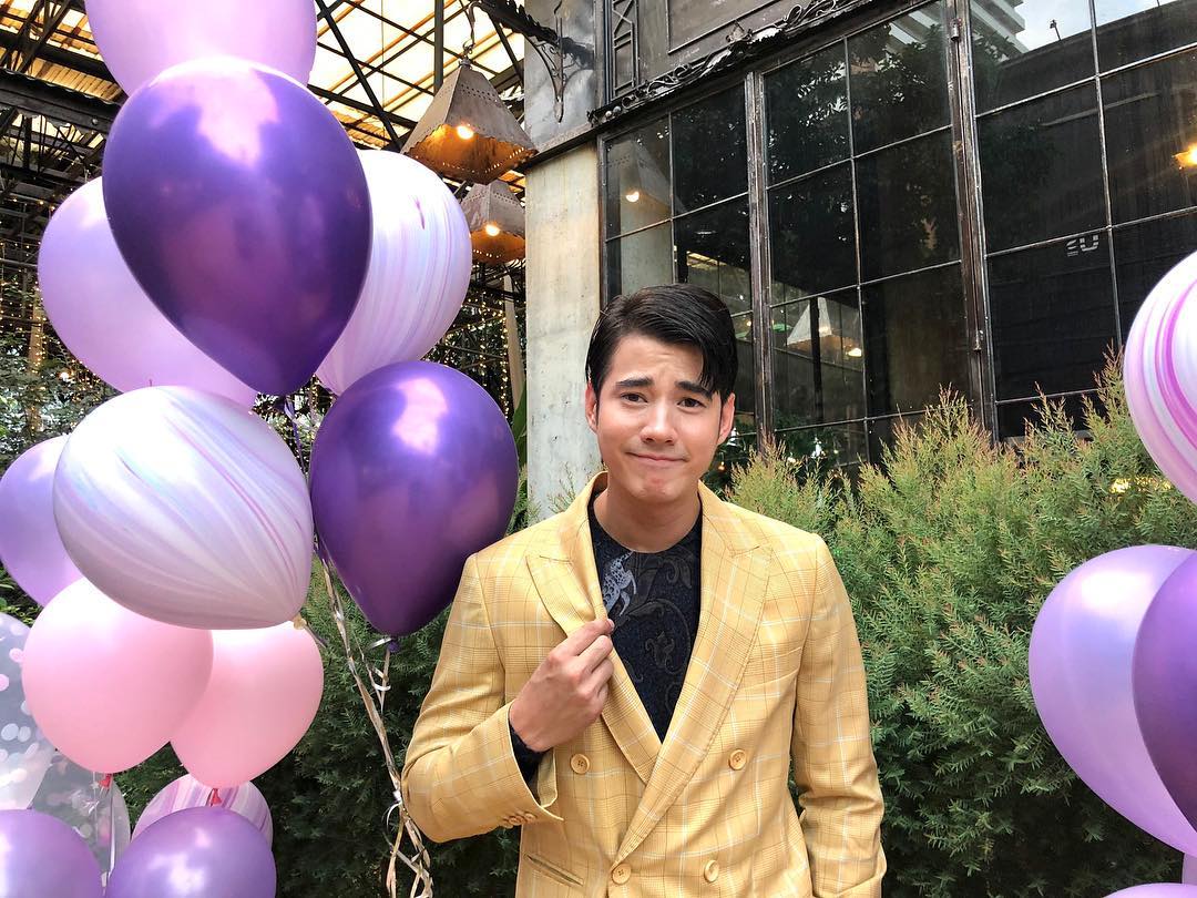 「低頭看劇本」照片曝光！網爆料「賴冠霖」將主演《初戀那件小事》 女主角名單同步出爐！