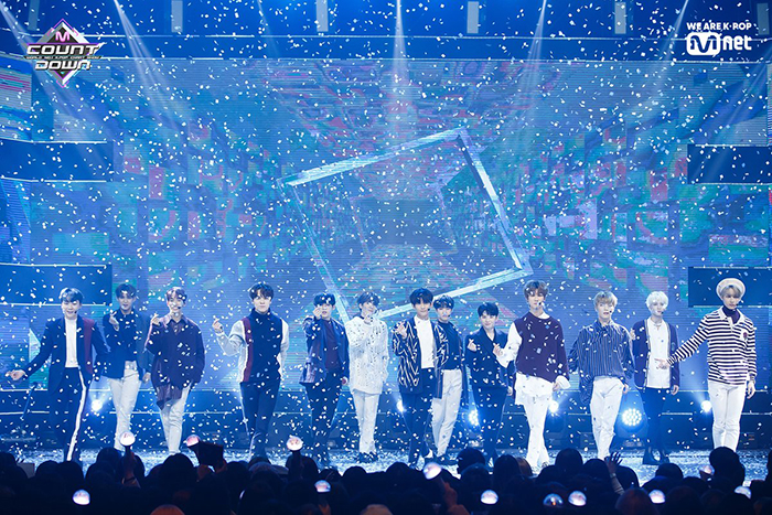 身高「178↑男偶」身材比例超失衡！「腳長25公分」網笑翻：怎麼站得起來？