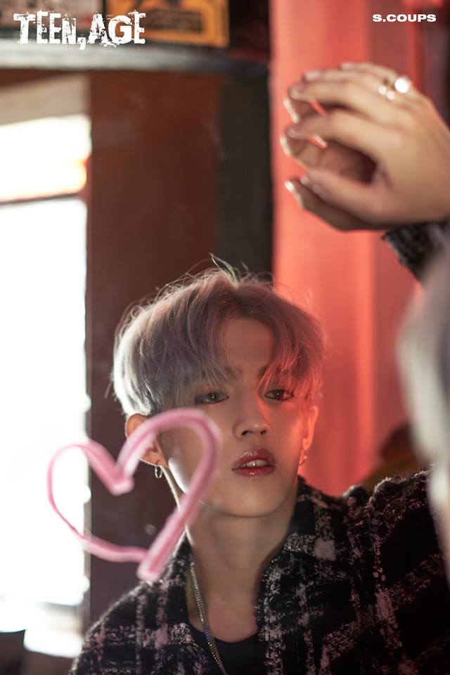 身高「178↑男偶」身材比例超失衡！「腳長25公分」網笑翻：怎麼站得起來？