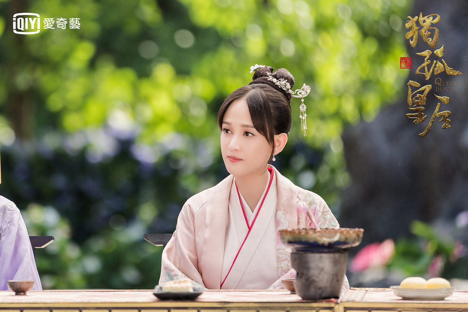 《獨孤皇后》大穿幫！陳喬恩「穿越現代」腳踩「塑膠卡通拖鞋」 網笑噴：跟我同款的！