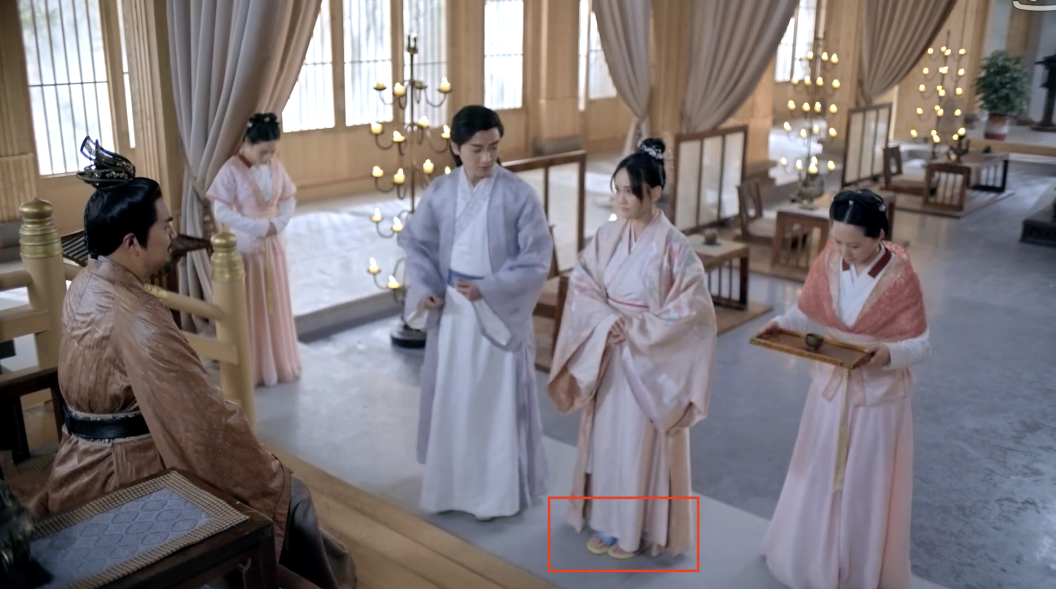 《獨孤皇后》大穿幫！陳喬恩「穿越現代」腳踩「塑膠卡通拖鞋」 網笑噴：跟我同款的！