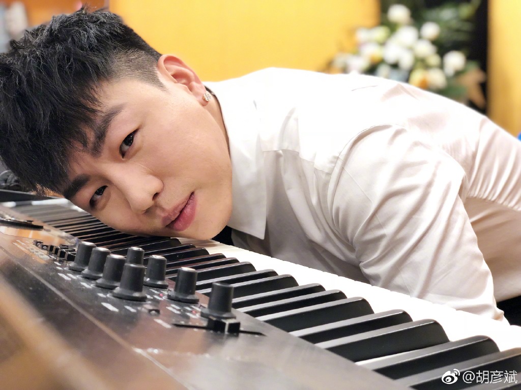 「火箭少女、林俊傑」都輸了！快嘴挑戰《你要的全拿走》 只有「他」成功 網盛讚：不愧天團Rapper！