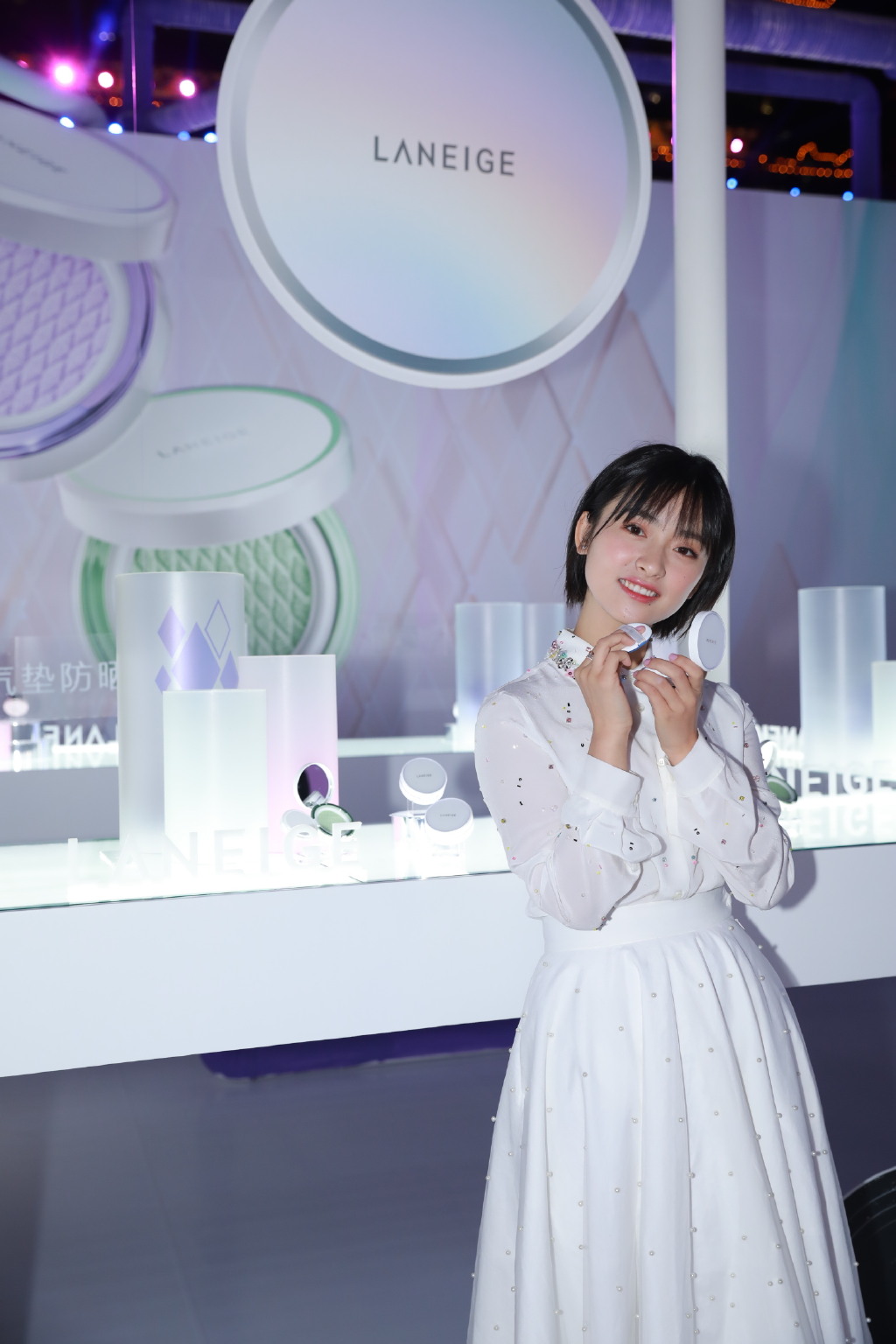 甜美女神「沈月」新髮型曝光!「頭身比例失衡」網驚呼:臉太大了吧...