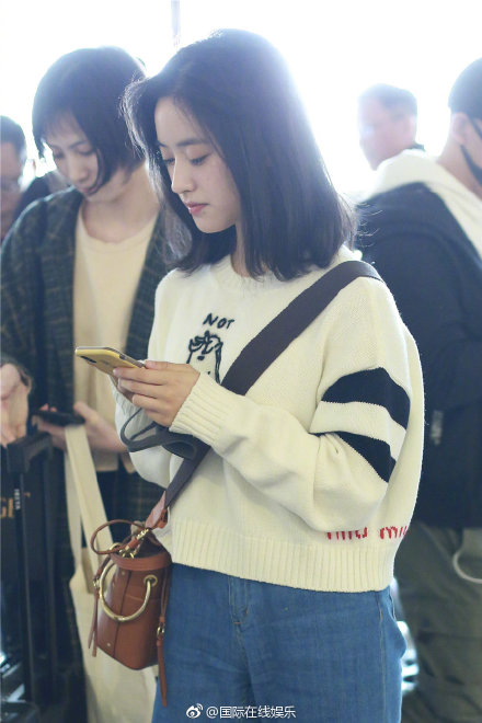 甜美女神「沈月」新髮型曝光!「頭身比例失衡」網驚呼:臉太大了吧...