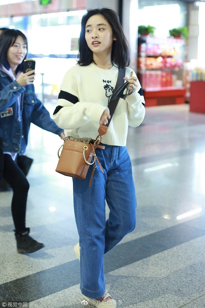 甜美女神「沈月」新髮型曝光!「頭身比例失衡」網驚呼:臉太大了吧...