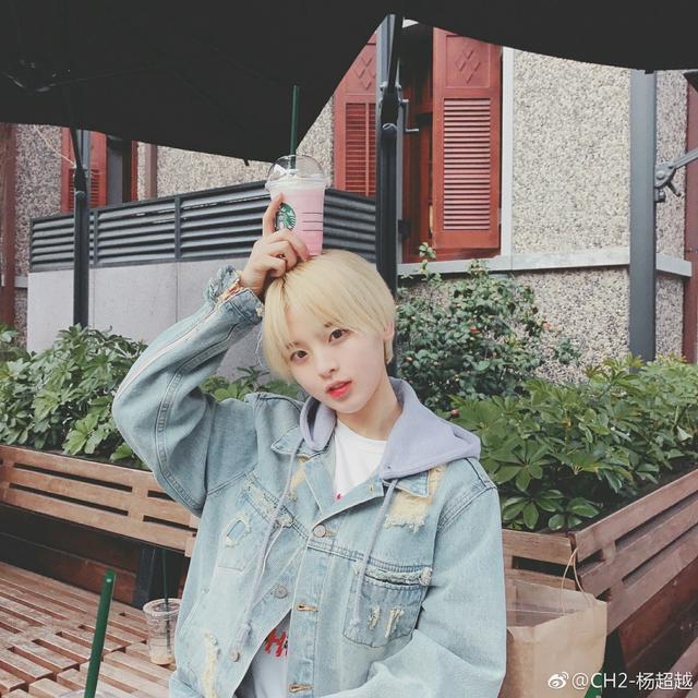無性別高顏值！話題女星「楊超越」淺金髮激短髮造型曝光，帥氣度「瞬殺 Sunnee」