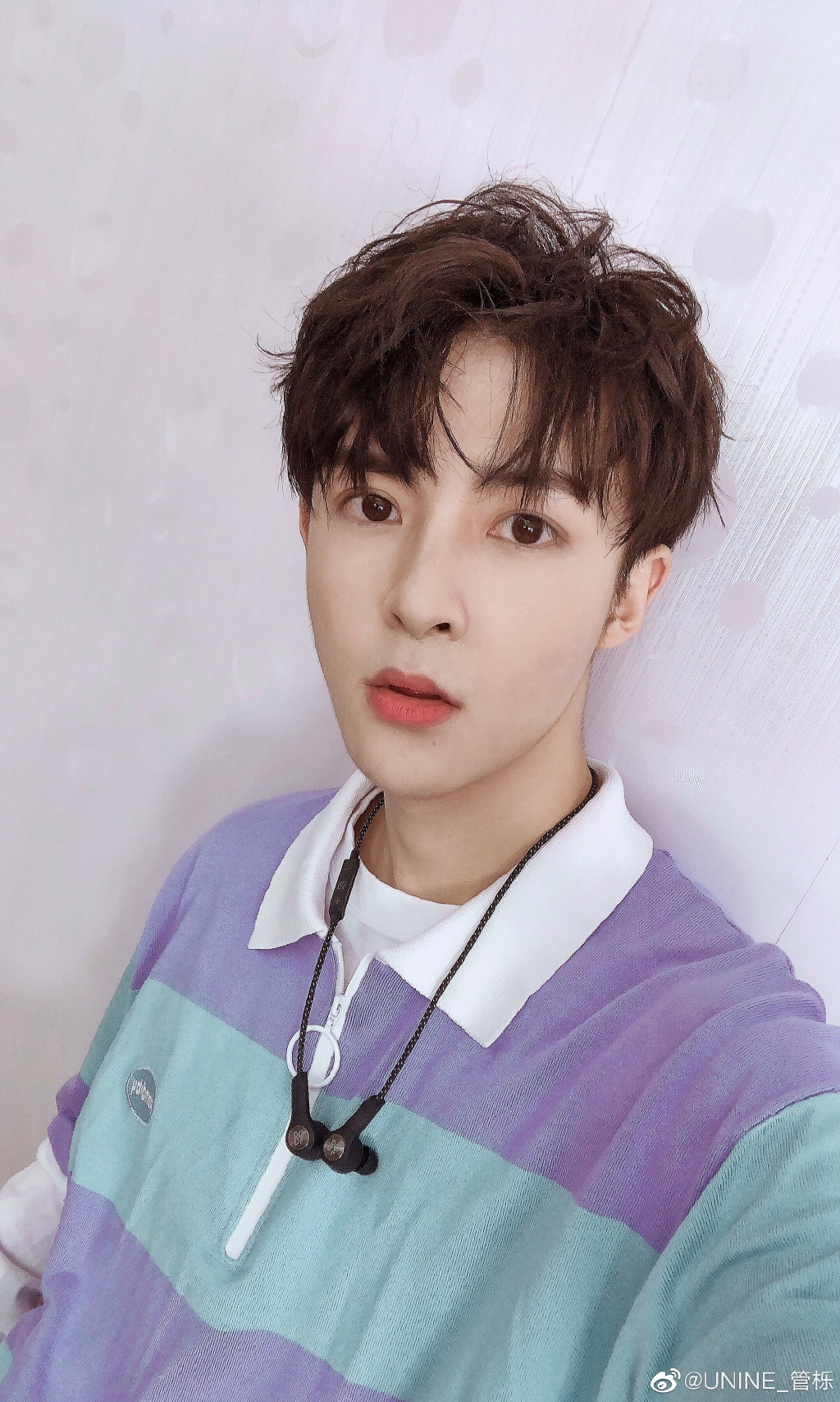 《青春有你》練習生戴「恐怖白面具」現身！照片放大...發現「驚人異狀」全嚇壞！