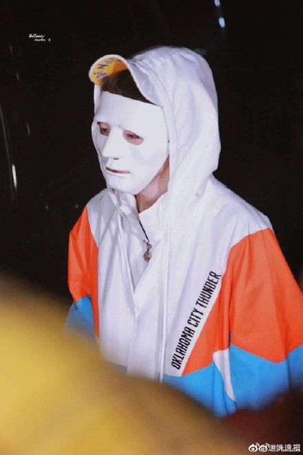 《青春有你》練習生戴「恐怖白面具」現身！照片放大...發現「驚人異狀」全嚇壞！