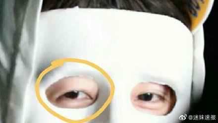 《青春有你》練習生戴「恐怖白面具」現身！照片放大...發現「驚人異狀」全嚇壞！