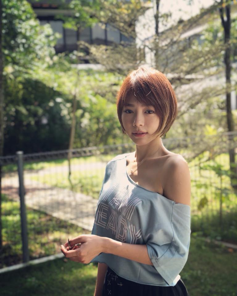 林明禎穿童裝「雪乳撐爆背心」！彎腰露「邪惡視角」…網友暴動：太犯規了！