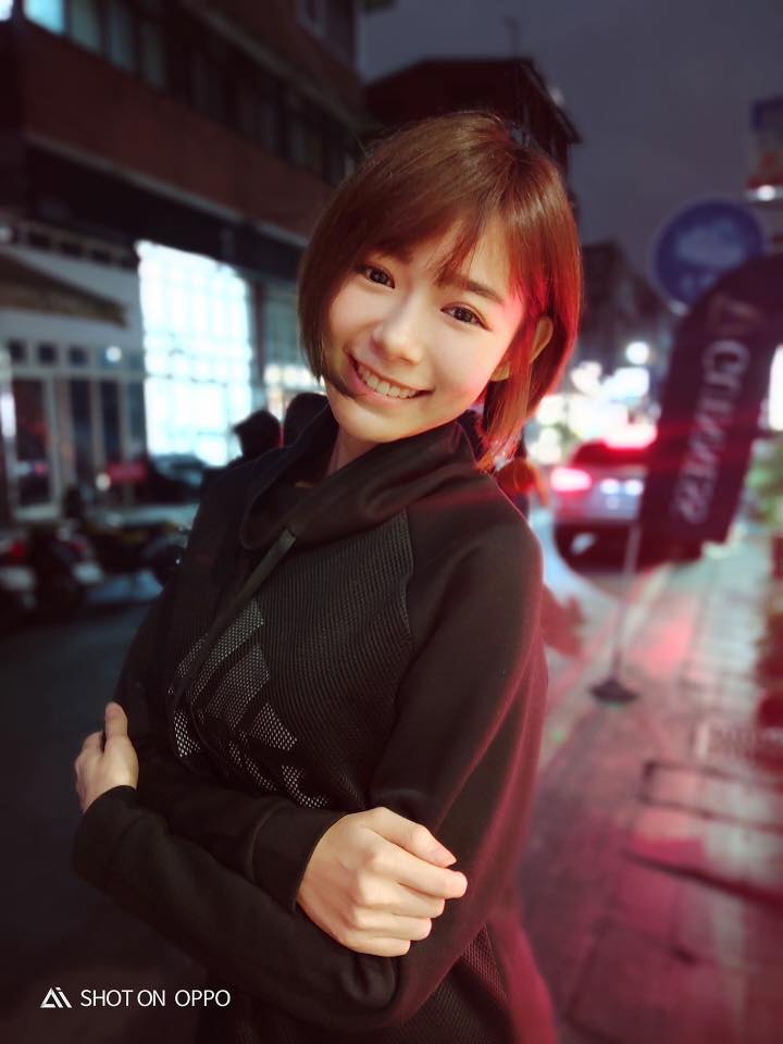 林明禎穿童裝「雪乳撐爆背心」！彎腰露「邪惡視角」…網友暴動：太犯規了！